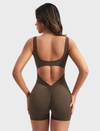 Jumpshorts with a V-Shaped Back