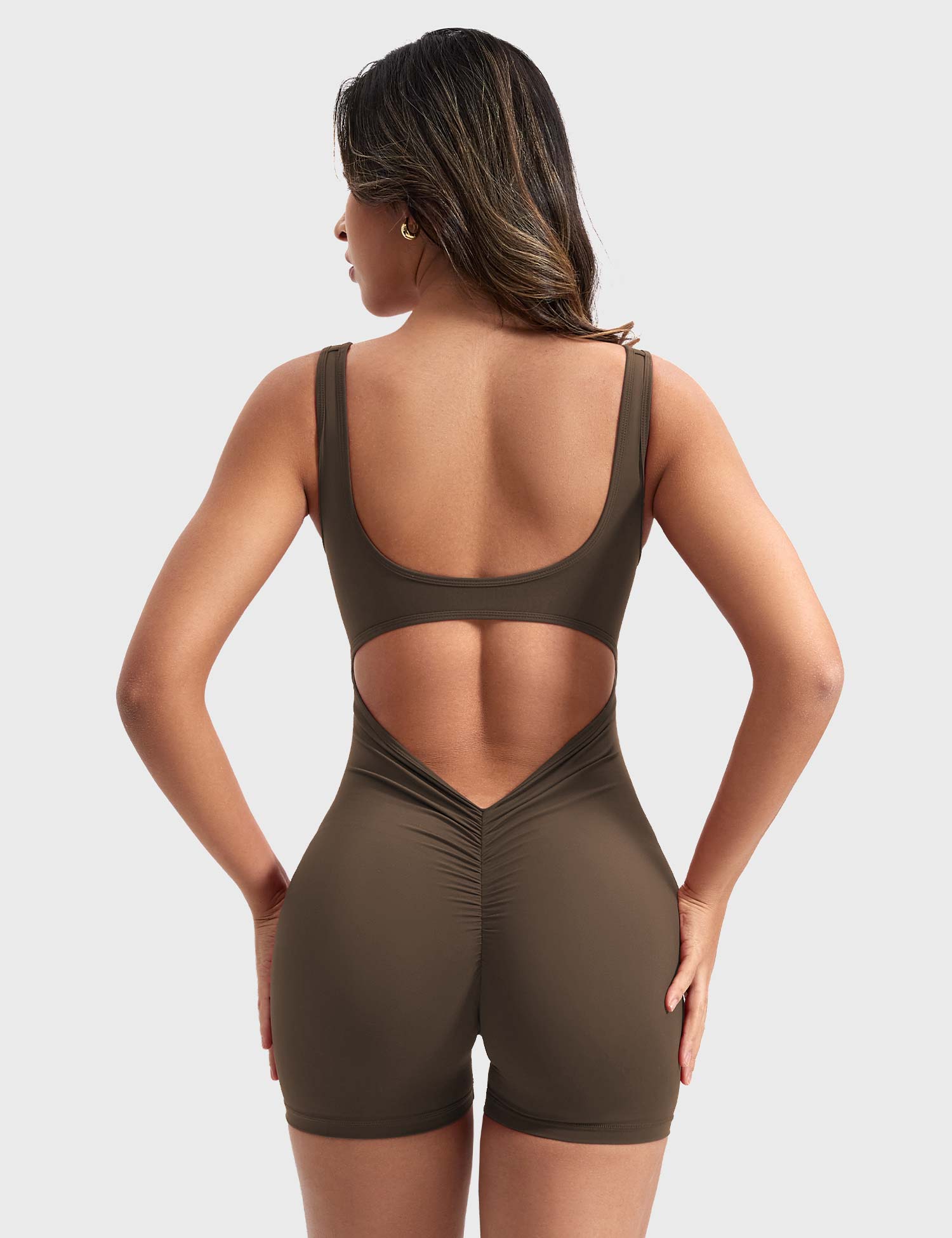 Jumpshorts with a V-Shaped Back