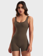 Jumpshorts with a V-Shaped Back